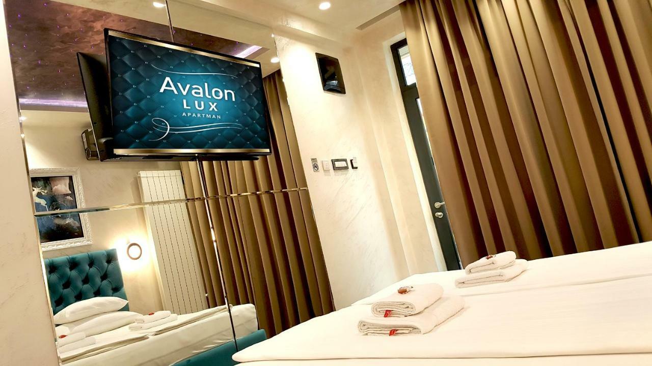Avalon Lux Studio Apartment Novi Sad Esterno foto