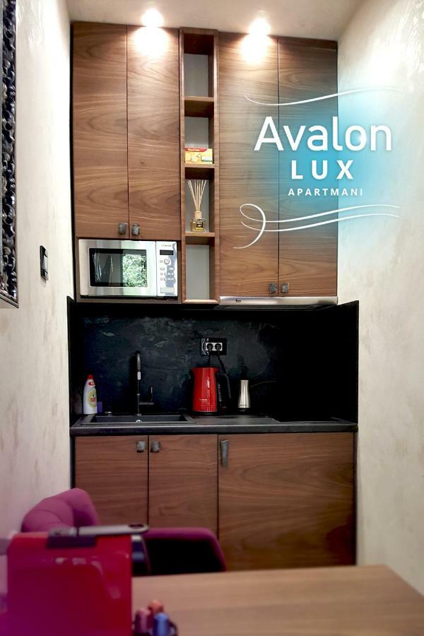 Avalon Lux Studio Apartment Novi Sad Esterno foto