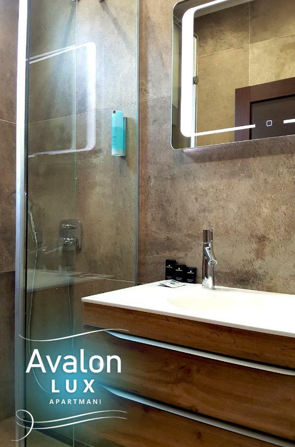 Avalon Lux Studio Apartment Novi Sad Esterno foto