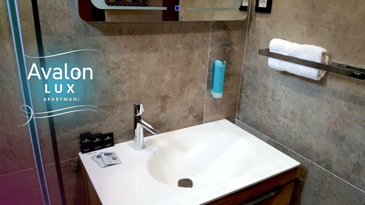 Avalon Lux Studio Apartment Novi Sad Esterno foto