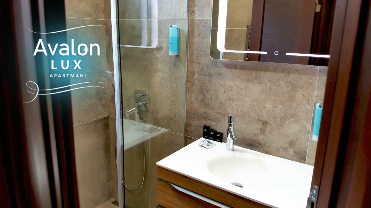 Avalon Lux Studio Apartment Novi Sad Esterno foto