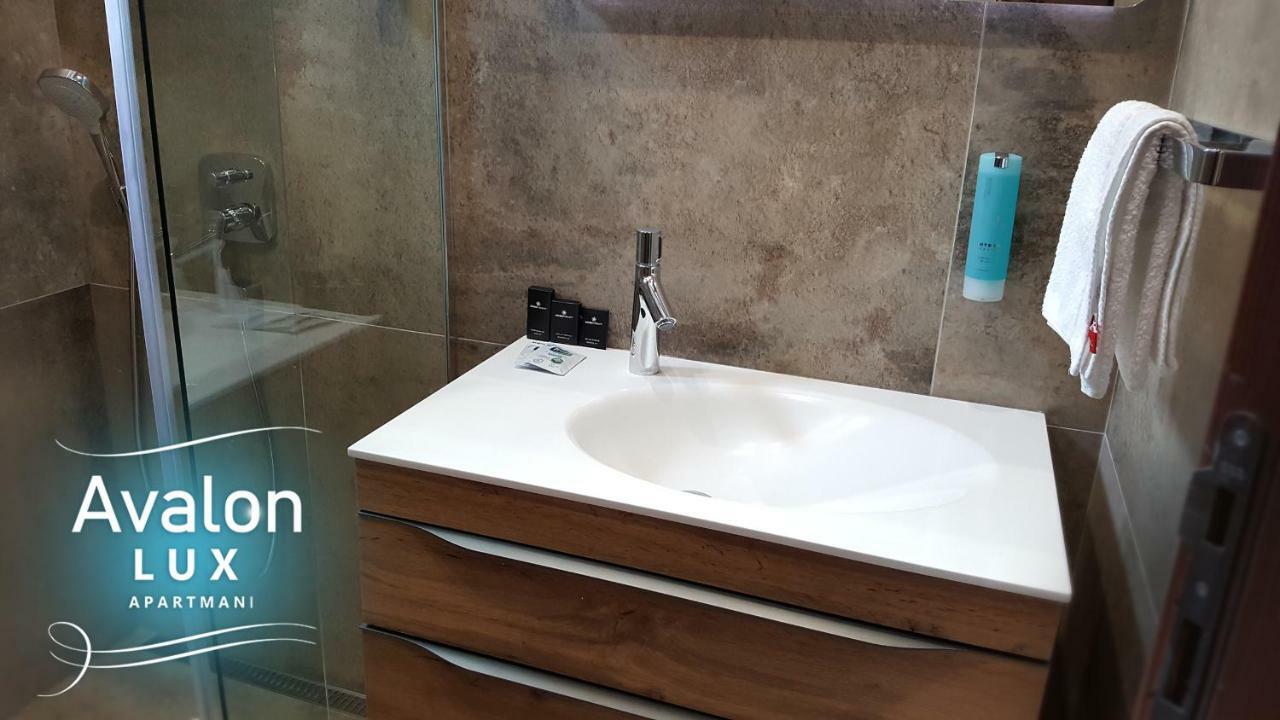 Avalon Lux Studio Apartment Novi Sad Esterno foto